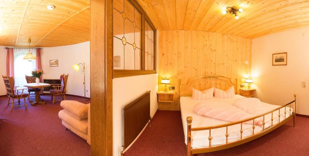 ניוסטיפט אים סטובאיטל Hotel Rosengarten חדר תמונה